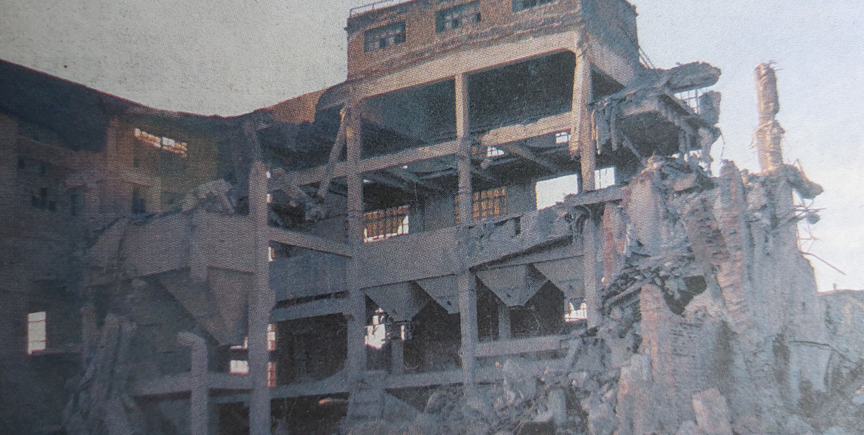 Budynki poszły do zburzenia, gruz mielono i wywożono na wysypisko. Fot. Gabriel Kessner