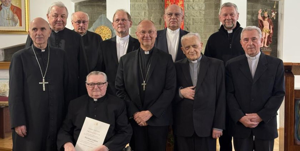 Kapelani Jego Świątobliwości. Wśród nich księża związani z Tarnowskimi Górami. Fot. Kuria Gliwice