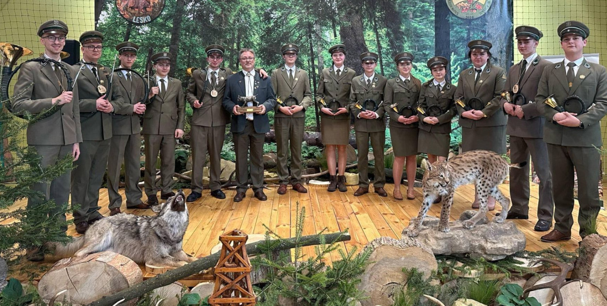 Sygnaliści Technikum Leśnego w Brynku zdobyli Statuetkę Rysia Bieszczadzkiego. Fot. Zespół Szkół Leśnych w Lesku