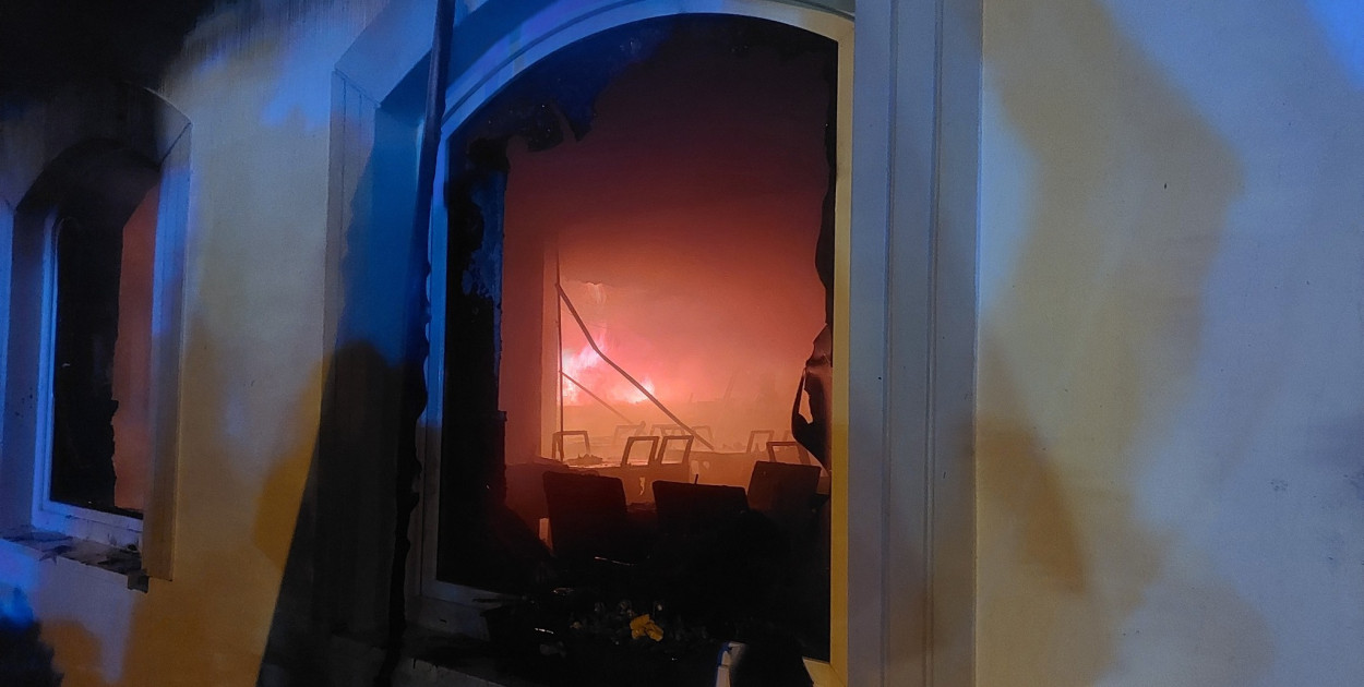 Zdjęcia z pożaru restauracji - KM PSP w Piekarach Śląskich i OSP Brzeziny Śląskie, pozostałe z archiwum policji