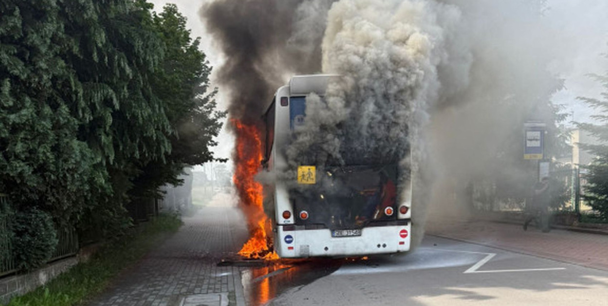 Pożar autokaru w Tąpkowicach. Fot. Archiwum czytelnika
