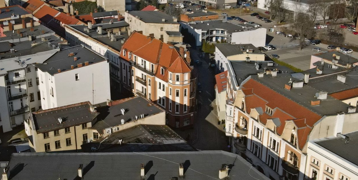 Kamienica położona jest u zbiegu ulic Krakowskiej i Tylnej w Tarnowskich Górach. Fot. Jarosław Myśliwski