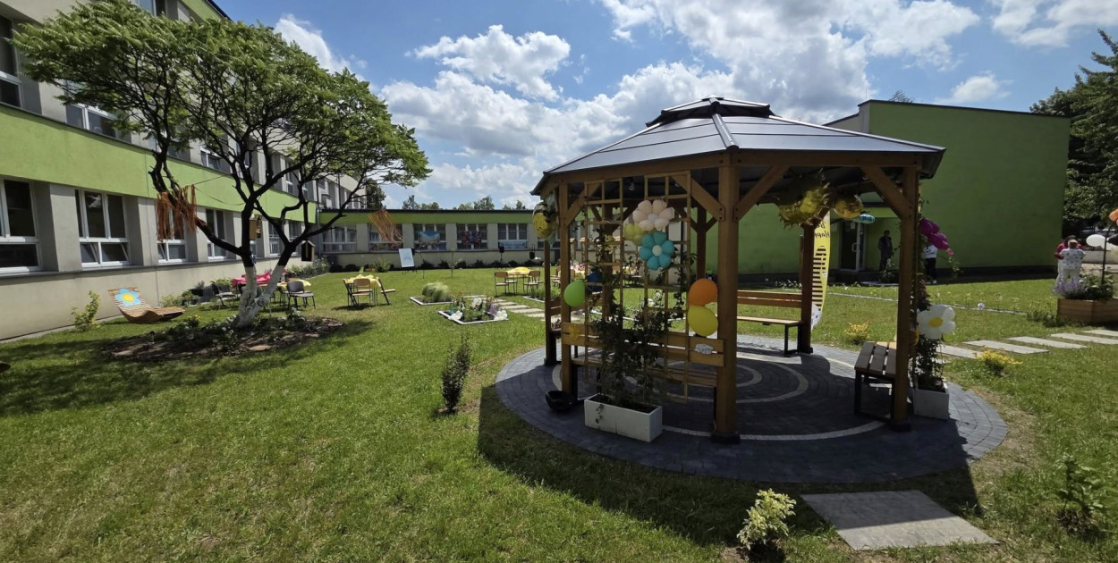 W Szkole Podstawowej nr 10 w Tarnowskich Górach oficjalnie otwarto ekopracownię pod nazwą "Tropami zapylaczy". Fot. UM Tarnowskie Góry