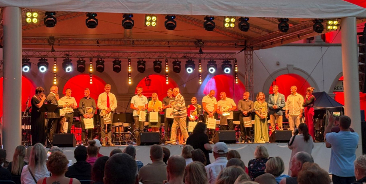 Tarnowskie Góry mogą być dumne z Parafialnej Kamiliańskiej Orkiestry Dętej. W minioną sobotę (5 lipca) zespół pod batutą Olka Königa wziął udział w III Festiwalu Muzyki Filmowej Orkiestr Dętych w Suchej Beskidzkiej. Fot. Archiwum orkiestry