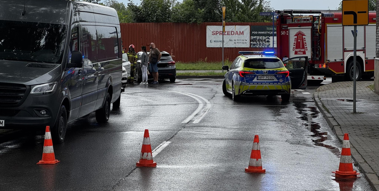 Do zdarzenia doszło dziś na krzyżowaniu ulic Ziętka z Gimnazjalnej w Piekarach Śląskich. Fot. Archiwum policji