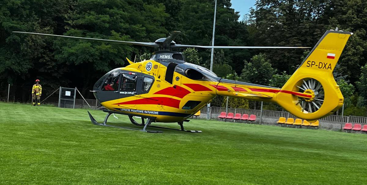 Lądowanie śmigłowca LPR zabezpieczali strażacy. Fot. OSP Zbrosławice