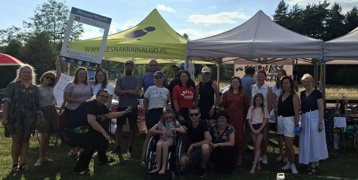 Fantastyczna ekipa, która zaangażowała się w organizację kiermaszu. Fot. Archiwum B. Rachwalskiej