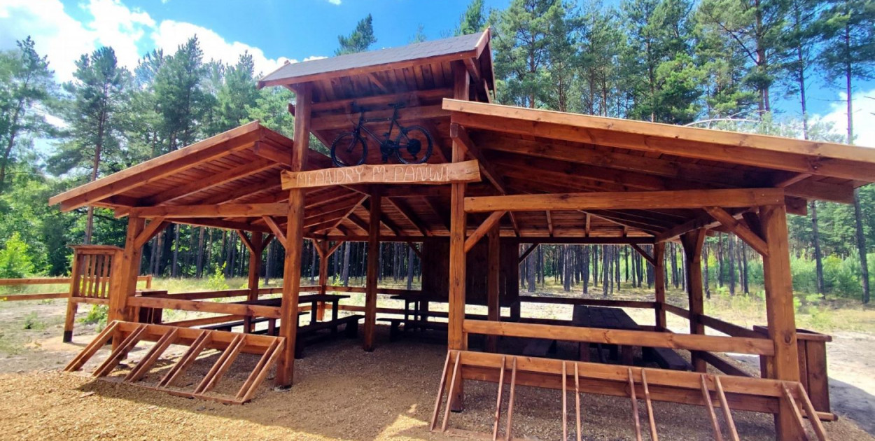 Nowa atrakcja dla rowerzystów w Kaletach! Stanica "Meandry Małej Panwi" otwarta. Fot. UM Kalety