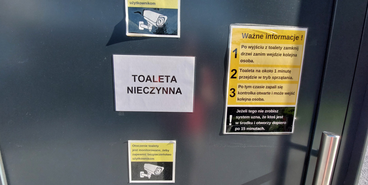 Zamieszanie z toaletą przy pl. TPD. Więcej nieczynna niż czynna?