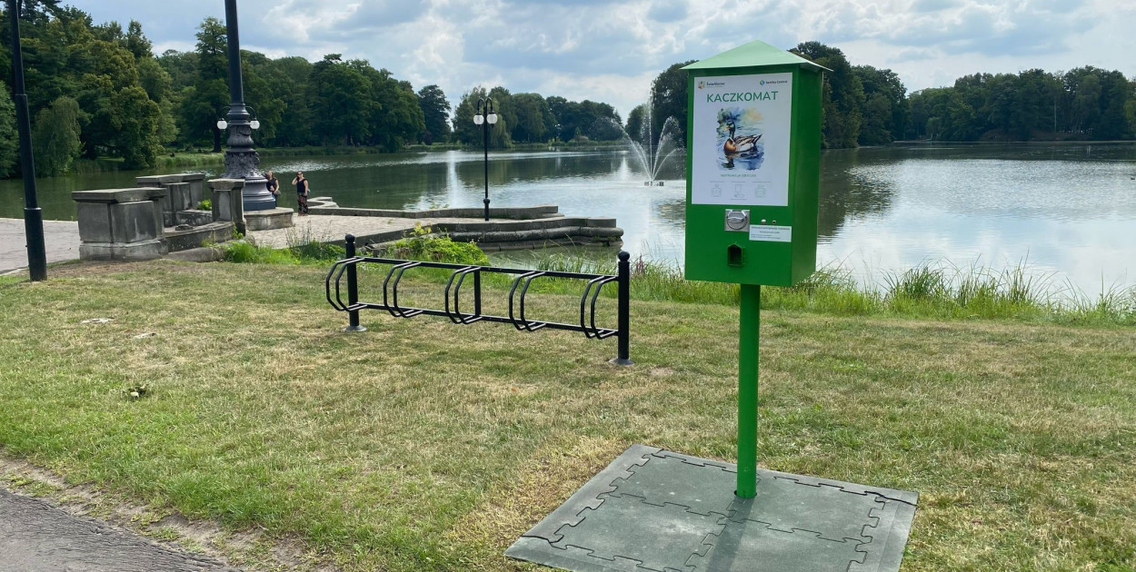 Kaczkomat w parku w Świerklańcu. Fot. FB Grzegorza Zadęckiego