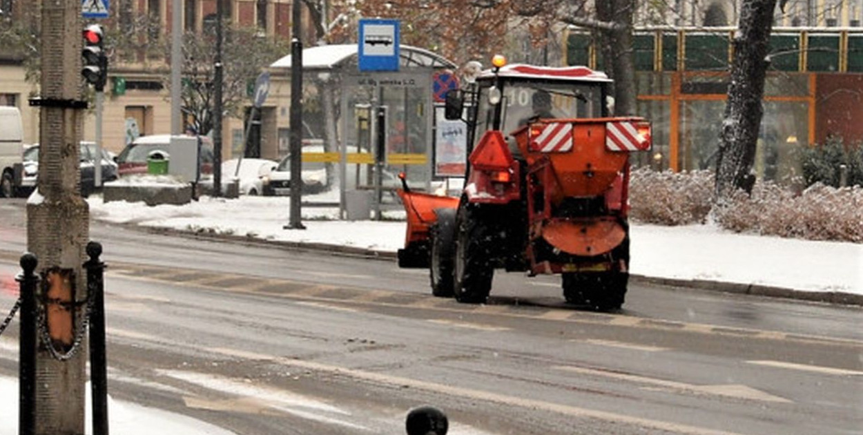 W piątek w urzędzie miejskim w Tarnowskich Górach otwarto oferty na zimowe utrzymanie dróg. Fot. Jarosław Myśliwski