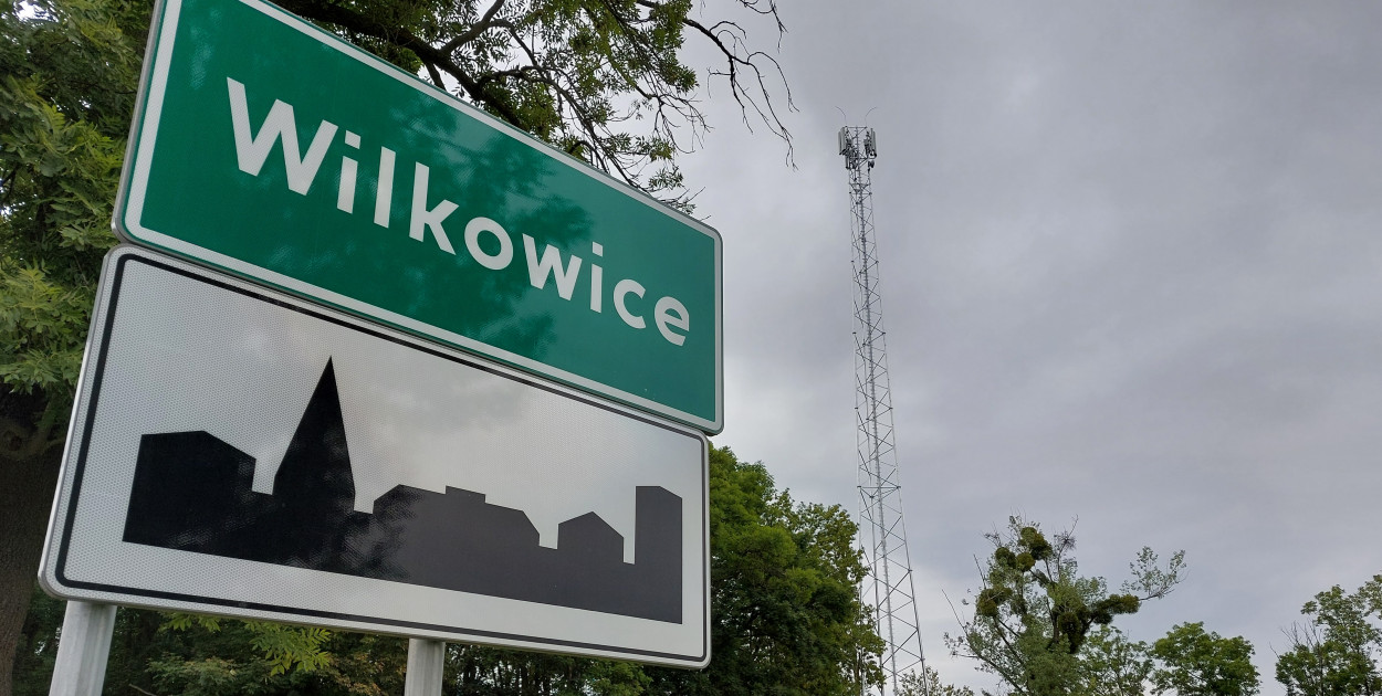 Zamieszanie wokół masztu w Wilkowicach (gmina Zbrosławice). Czy jest niebezpieczny dla ludzi? Fot. Jarosław Myśliwski