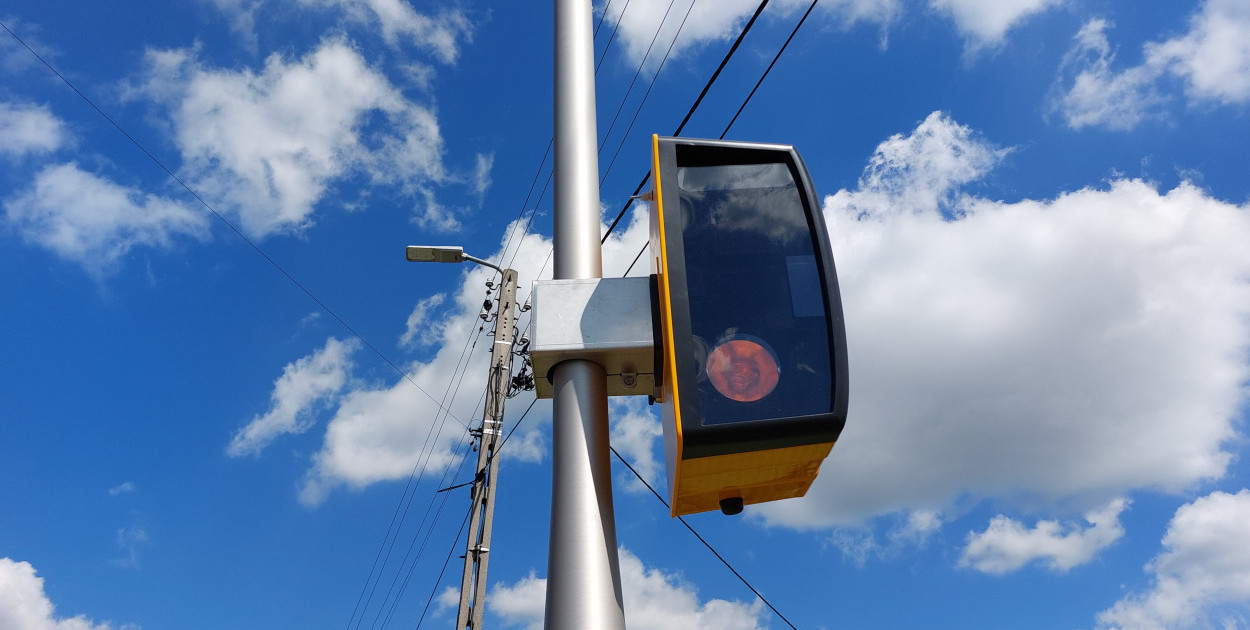 Mieszkańcy pytają, czy fotoradar w Bobrownikach Śląskich stoi w dobrym miejscu? Fot. Agnieszka Reczkin