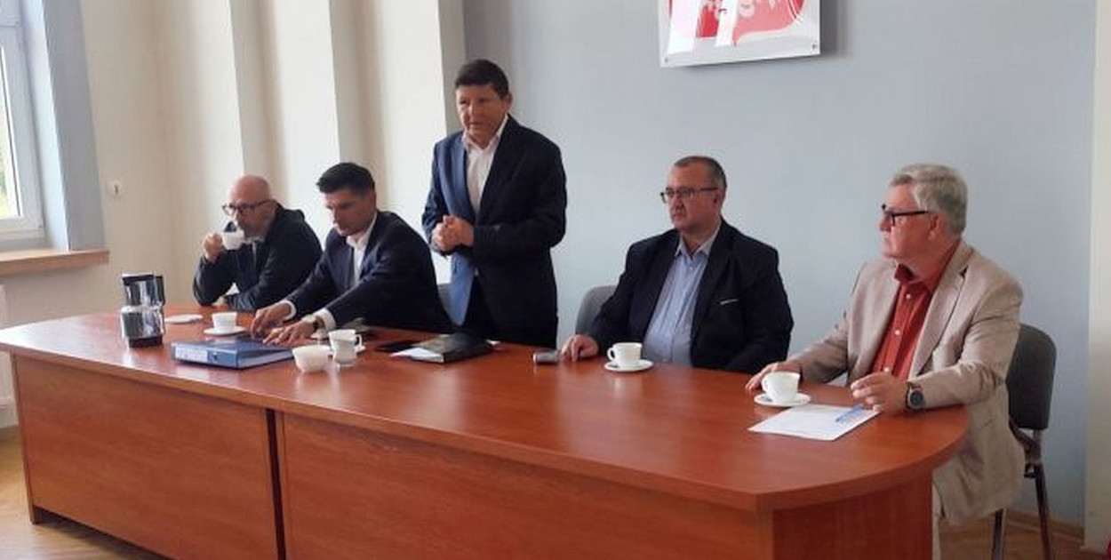 W sali sesyjnej Urzędu Miejskiego w Kaletach odbyło się spotkanie Grupy Zakupowej Kalety, która zrzesza 16 gmin z województwa śląskiego i opolskiego. Fot. UM Kalety