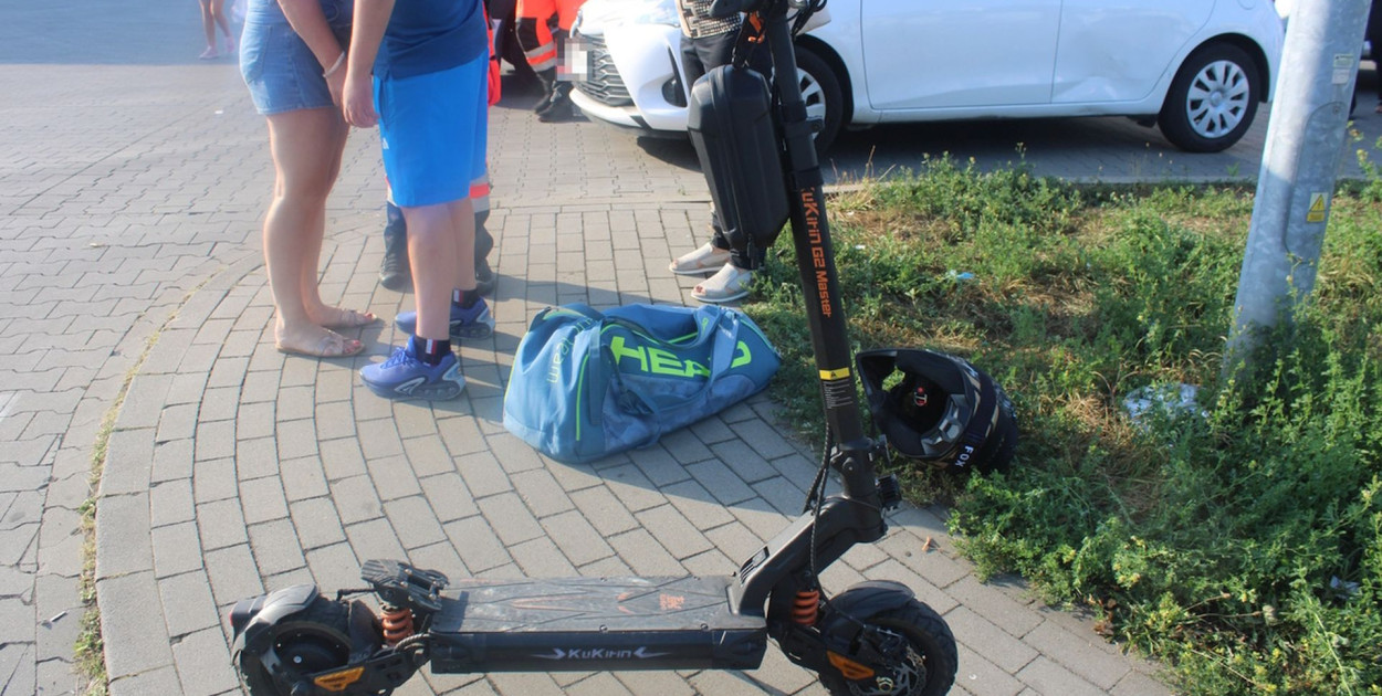 Radzionków. 12-letek jadąc hulajnogą elektryczną, nie ustąpił pierwszeństwa przejazdu toyocie. Fot. Policja Tarnowskie Góry
