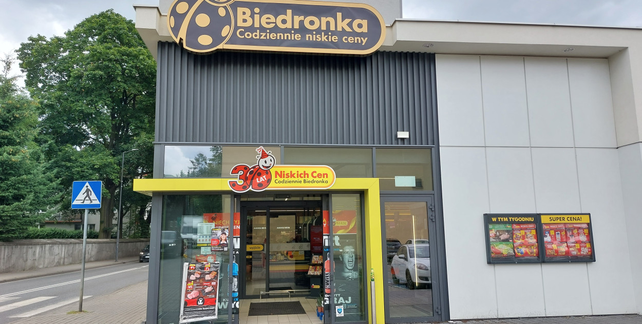 Policjanci ukarali 46-letnią tarnogórzankę, która ukradła alkohol w markecie Biedronka przy ul. Legionów w Tarnowskich Górach. Zdjęcie ilustracyjne, archiwum Gwarka