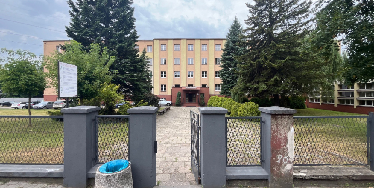 Przyjęto m.in. projekt rewitalizacji przestrzeni przed Technikum nr 13 w Radzionkowie. Fot. Archiwum BO