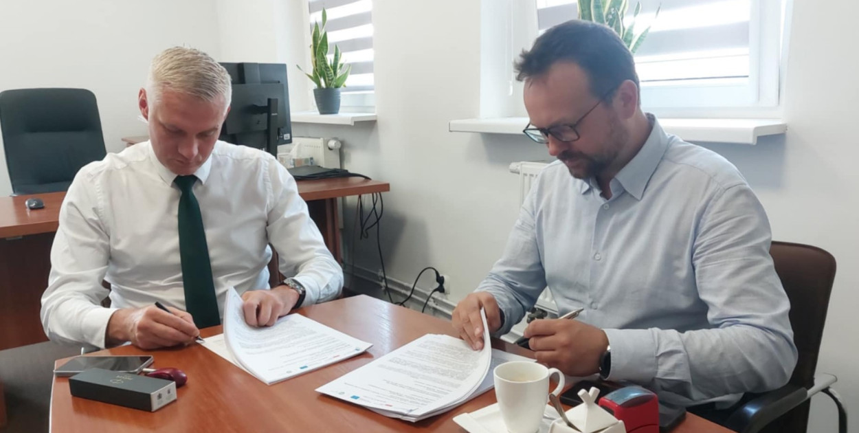 Umowę z firmą PUH Domax Arkadiusz Mika z Boronowa podpisała we wtorek gmina Świerklaniec. Fot. Archiwum UG Świerklaniec