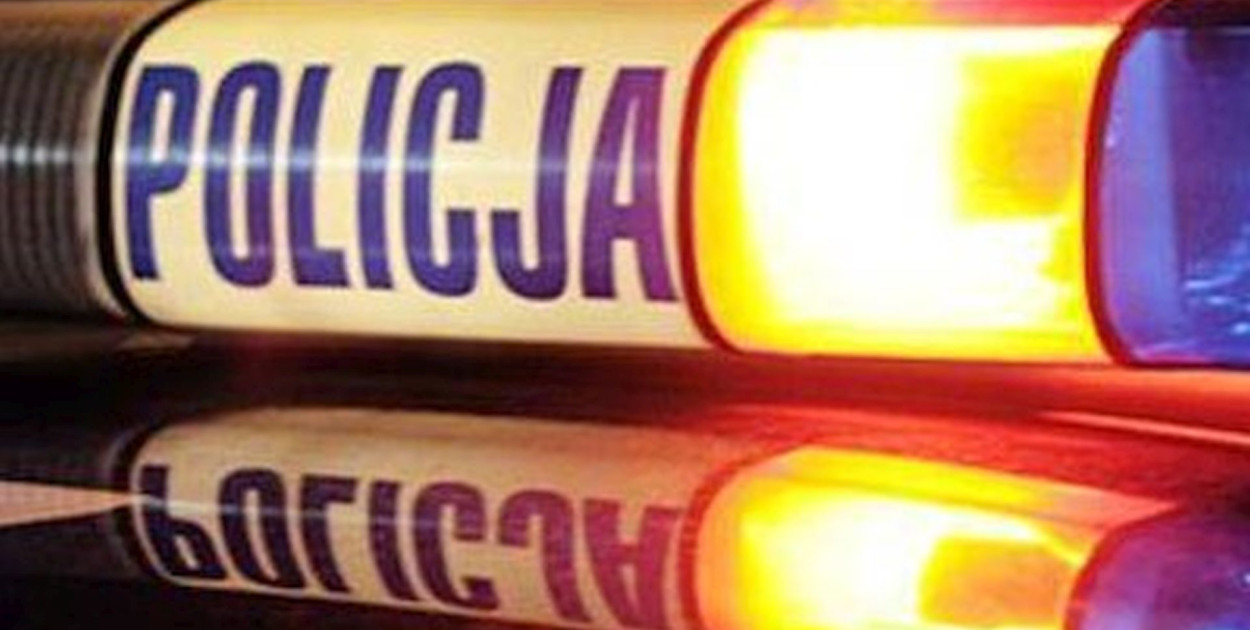 Radzionków. dwóch nieznanych wtedy sprawców włamało się w nocy do kilku kas wrzutowych odkurzaczy zamontowanych na myjni przy ulicy Unii Europejskiej. Fot. Canva 