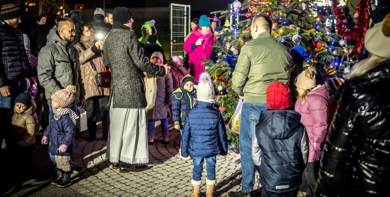Z funduszu sołeckiego miało być finansowane m.in. strojenie choinki, ale jednym głosem propozycja przepadła. Fot. Michał Nolewajka
