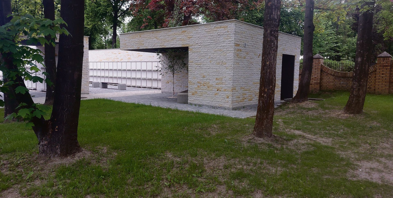 Do zadań wybranego operatora należeć będzie m.in.:  obsługa sanitariatów, w tym utrzymanie czystości w toalecie publicznej, którą niedawno wybudowano na cmentarzu komunalnym. Fot. Jarosław Myśliwski