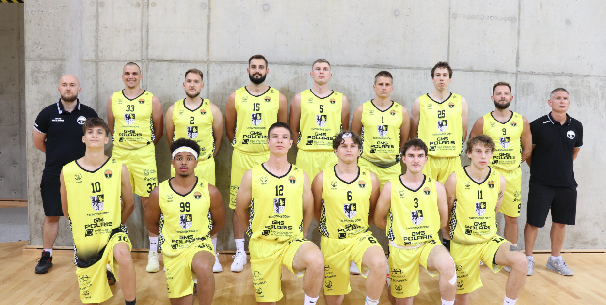 Drużyna GMS Polaris KKS Tarnowskie Góry świetnie rozpoczęła koszykarski sezon 2025/2026 – wygrała 93:53 z MKS II Dąbrowa Górnicza.  Fot. Archiwum klubu