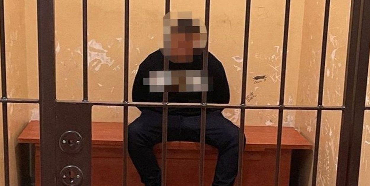 Policjantów wezwała zaniepokojona mieszkanka Tarnowskich Gór. Dzielnicowi zatrzymali 35-latka, który posiadał przy sobie narkotyki. Fot. Policja Tarnowskie Góry