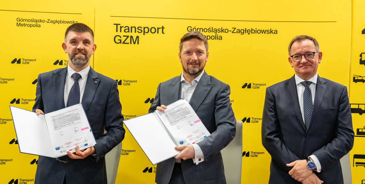 Górnośląska Zagłębiowska-Metropolia inwestuje w 42 nowoczesne autobusy. Dziś podpisano umowę z firmą Solaris. Fot. GZM