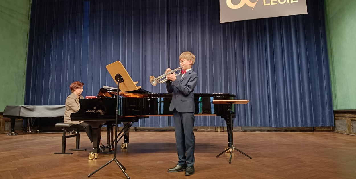 Tomasz Strojek z Państwowej Szkoły Muzycznej I st. w Tarnowskich Górach świetnie zaprezentował się na konkursie w sąsiednim Bytomiu. Fot. Archiwum szkoły