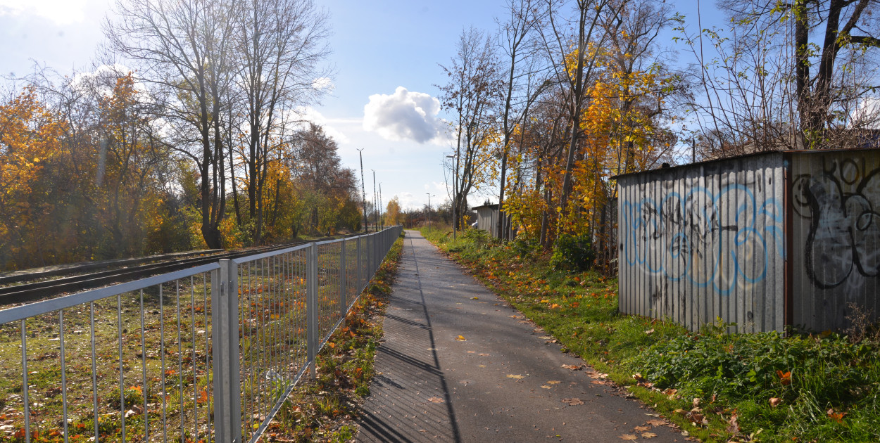 Droga rowerowa przy wąskotorówce będzie miała ciąg dalszy. Fot. Agnieszka Reczkin, mapa z archiwum UM Bytom