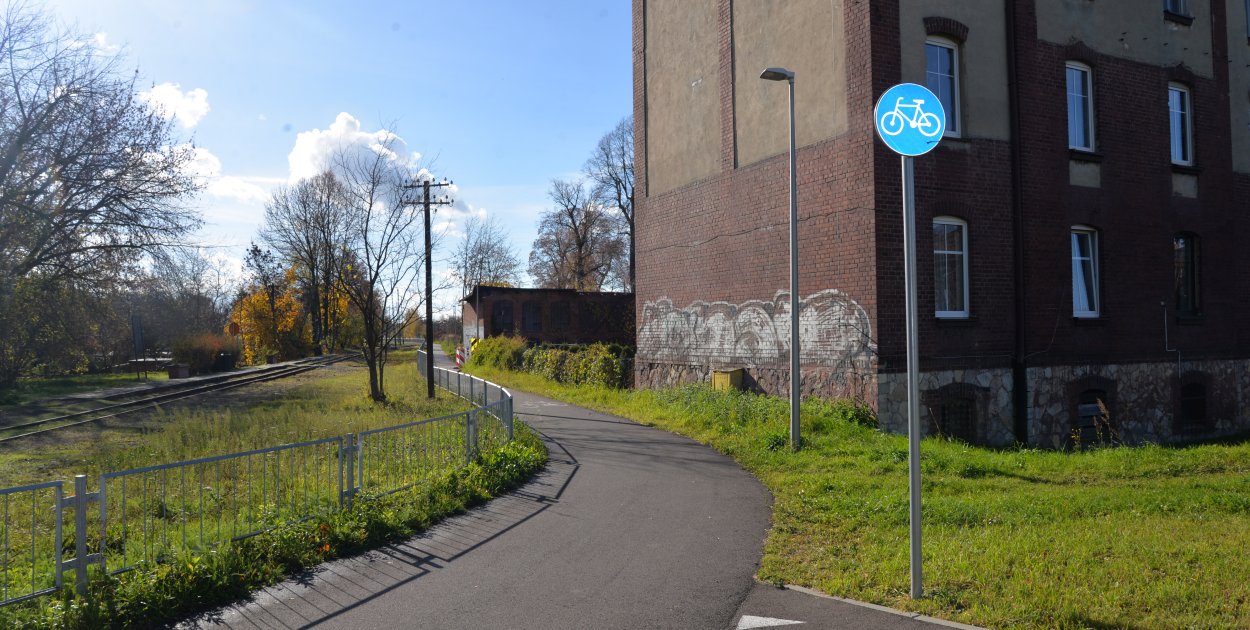 Droga rowerowa przy wąskotorówce będzie miała ciąg dalszy. Fot. Agnieszka Reczkin, mapa z archiwum UM Bytom