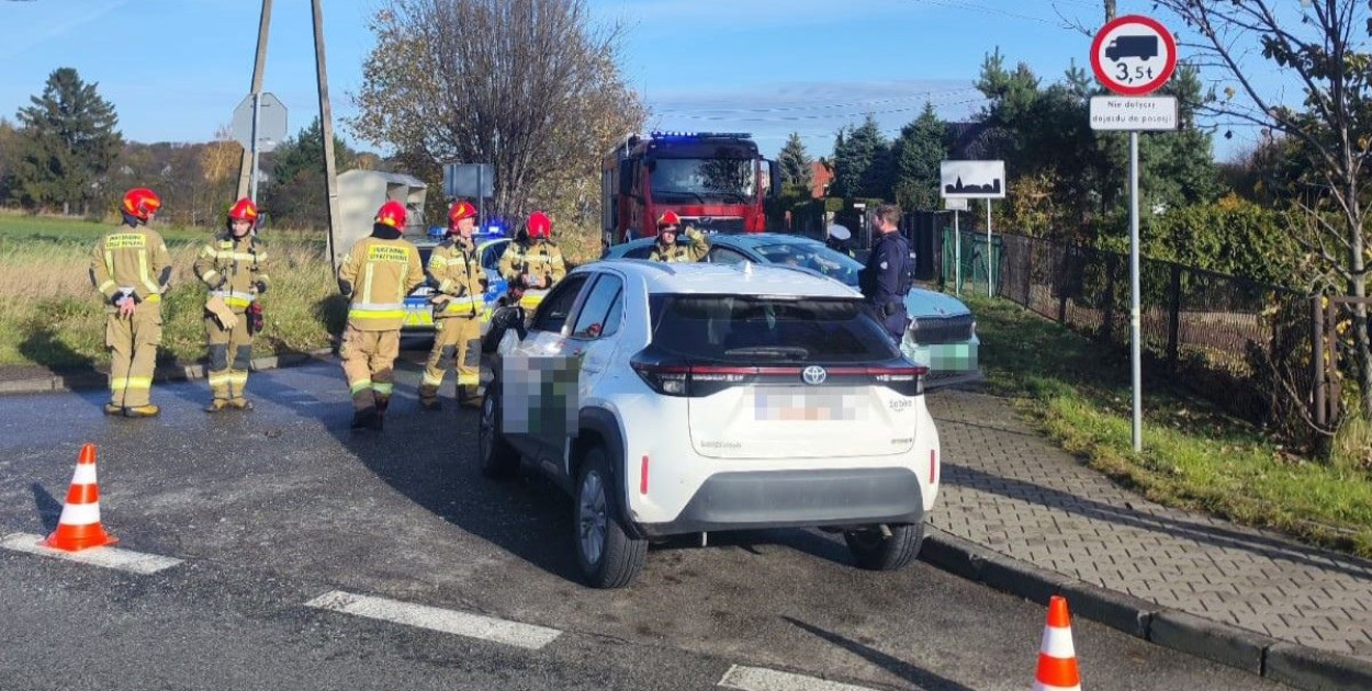 Zderzenie na zjeździe z obwodnicy (DK78) w ul. Górniczą w Tarnowskich Górach. Fot. Archiwum policji