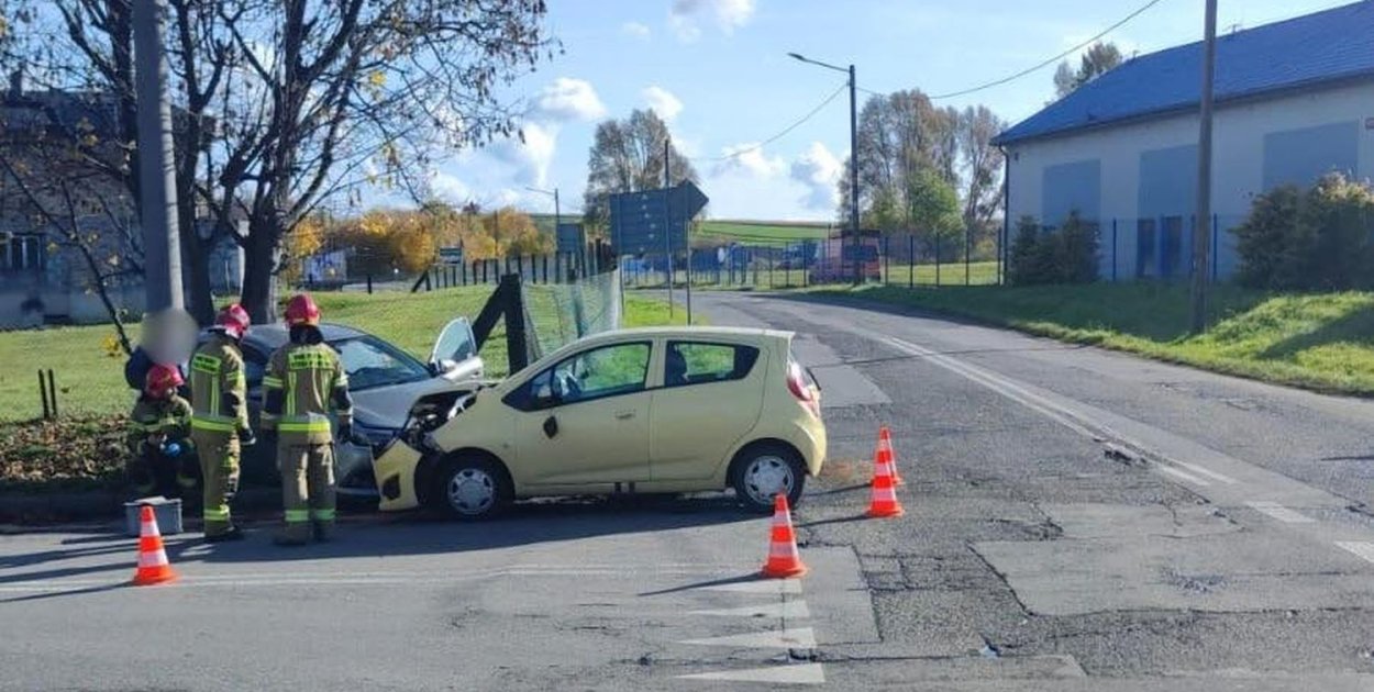 Na skrzyżowaniu ulicy Orzechowskiej ze św. Wojciecha w Radzionkowie występują utrudnienia w ruchu. Fot. Archiwum policji