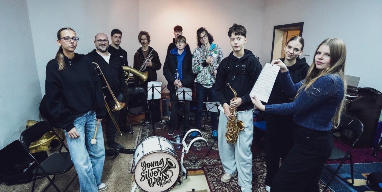 W Young Silver Brass Band, młodzieżowej dęto-perkusyjnej kapeli, mogą grać młodzi ludzie w wieku od 15 do 30 lat. Fot. Archiwum YSBB