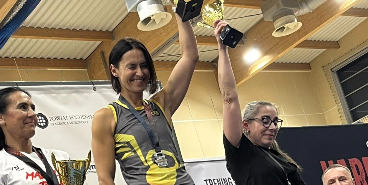 Monika Oleś zdobyła tytuł Mistrzyni Polski Masters podczas Mistrzostw Polski Hardstyle Kettlebell 2025. Fot. Archiwum Moniki Oleś
