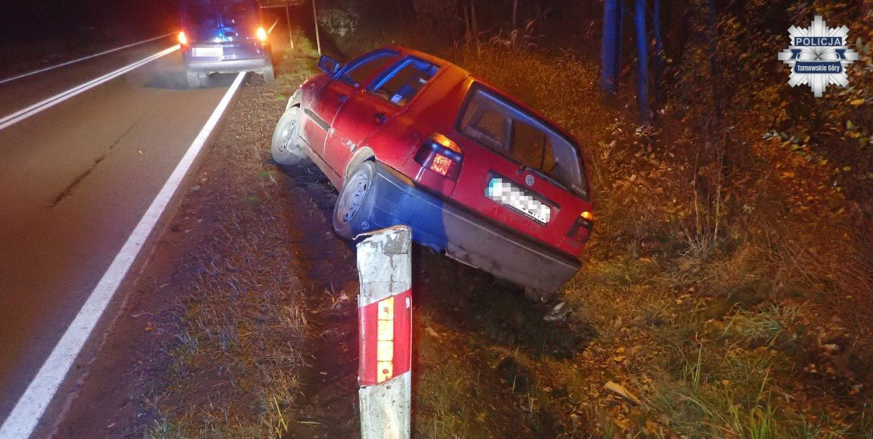 DK 11 i volkswagen w rowie. Fot. Archiwum policji/Zdjęcie ilustracyjne
