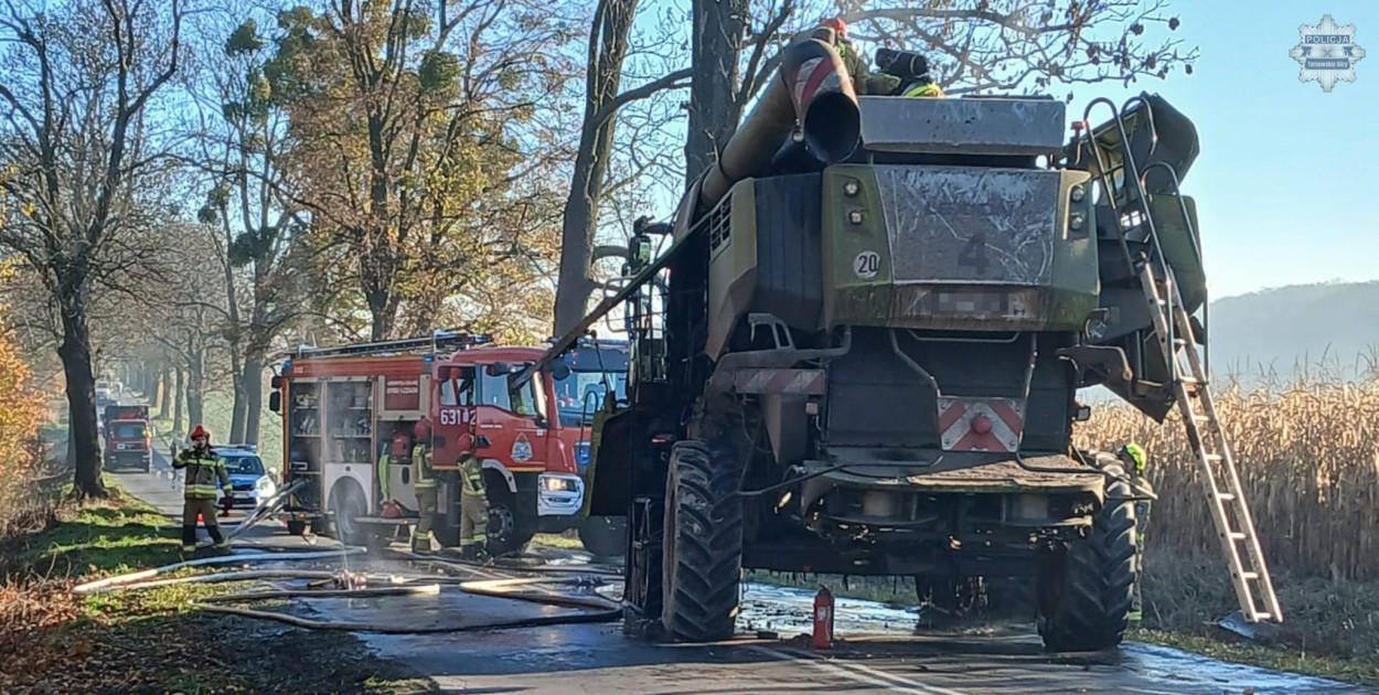 Na drodze pomiędzy Tarnowskimi Górami a Laryszowem zapalił się pojazd rolniczy. Fot. Archiwum policji