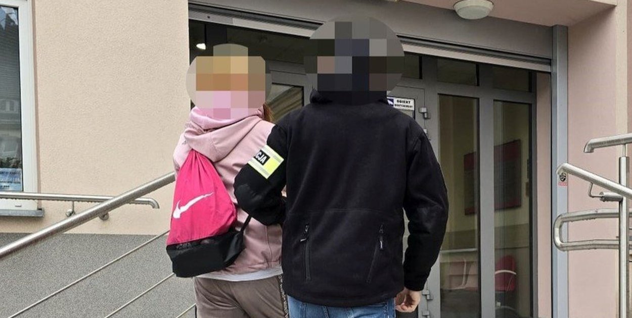 Policjanci z Wydziału Prewencji Komendy Powiatowej Policji w Tarnowskich Górach zatrzymali 37-letnią kobietę, która posiadała znaczne ilości narkotyków. Fot. Policja Tarnowskie Góry