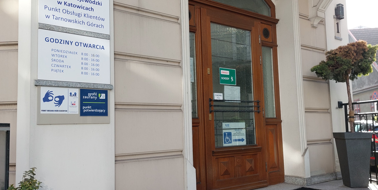 Otwarcie punktu obsługi NFZ w Tarnowskich Górach w 2019 r. Fot. Elżbieta Kulińska