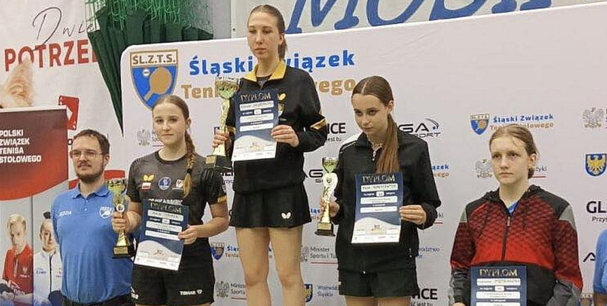 Największe powody do radości przyniósł występ Aleksandry Gołębiowskiej i Marii Toborek, które wygrały wszystkie swoje mecze i spotkały się dopiero w wielkim finale. Fot. MKS Skarbek Tarnowskie Góry