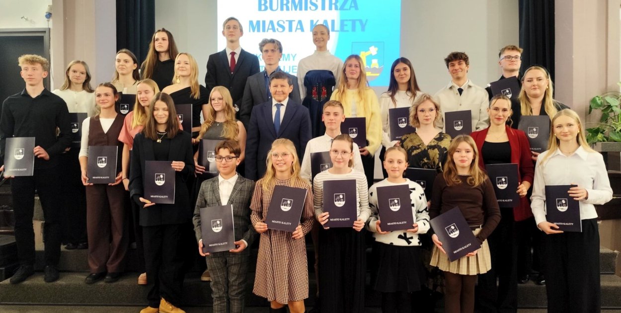 24 listopada w sali widowiskowej Miejskiego Domu Kultury w Kaletach odbyła się uroczysta gala wręczenia Stypendiów Burmistrza Miasta Kalety dla najlepszych uczniów i studentów.  Fot. UM Kalety