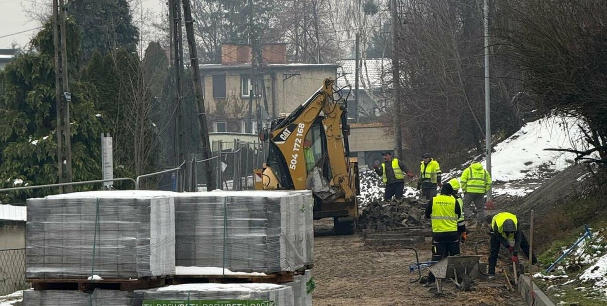 Akcja jest konsekwencją uszkodzenia nawierzchni ulic podczas przebudowy linii kolejowej nr 131. Fot. Archiwum UM Radzionków