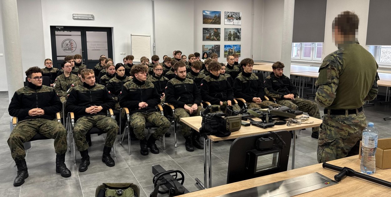 Uczniowie z Tarnowskich Gór odwiedzili strażników granicznych. Fot. Archiwum SG