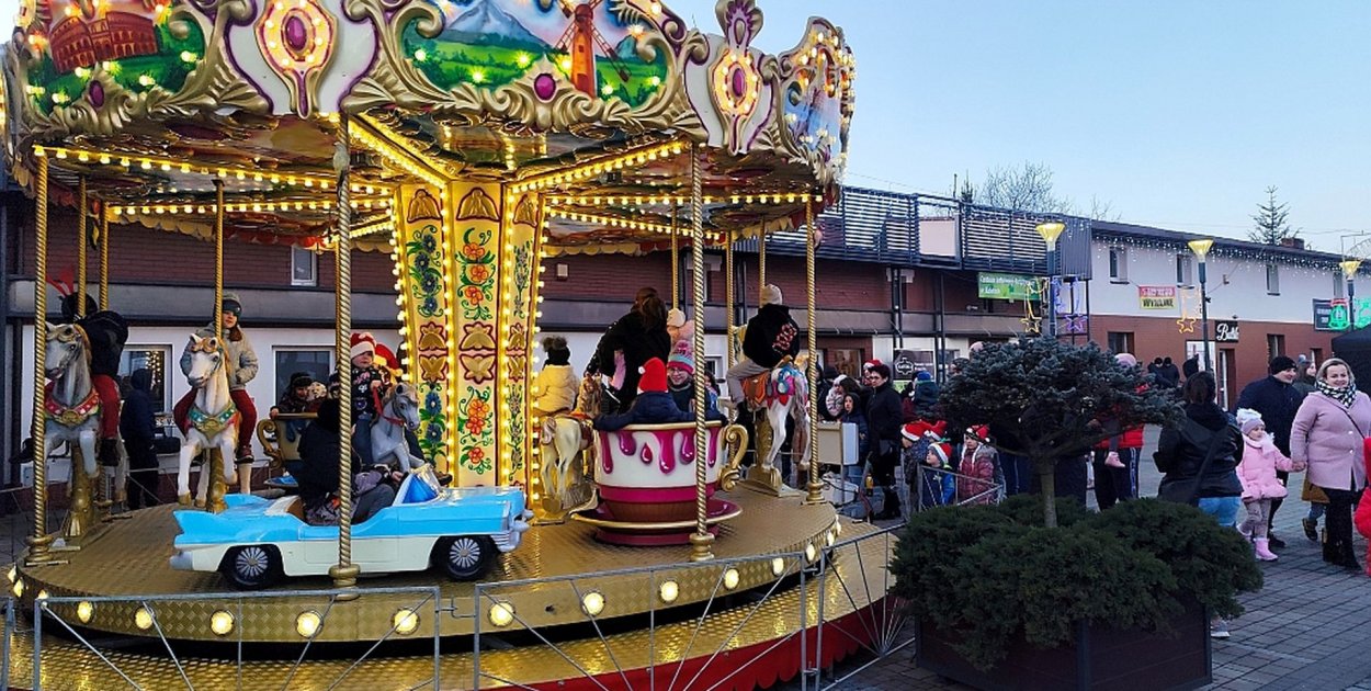 W sobotę, 20 grudnia na Małym Rynku w Kaletach odbędzie się  Miejski Jarmark Bożonarodzeniowy. Największą atrakcją dla dzieci będzie bezpłatna karuzela wiedeńska. Fot. UM Kalety
