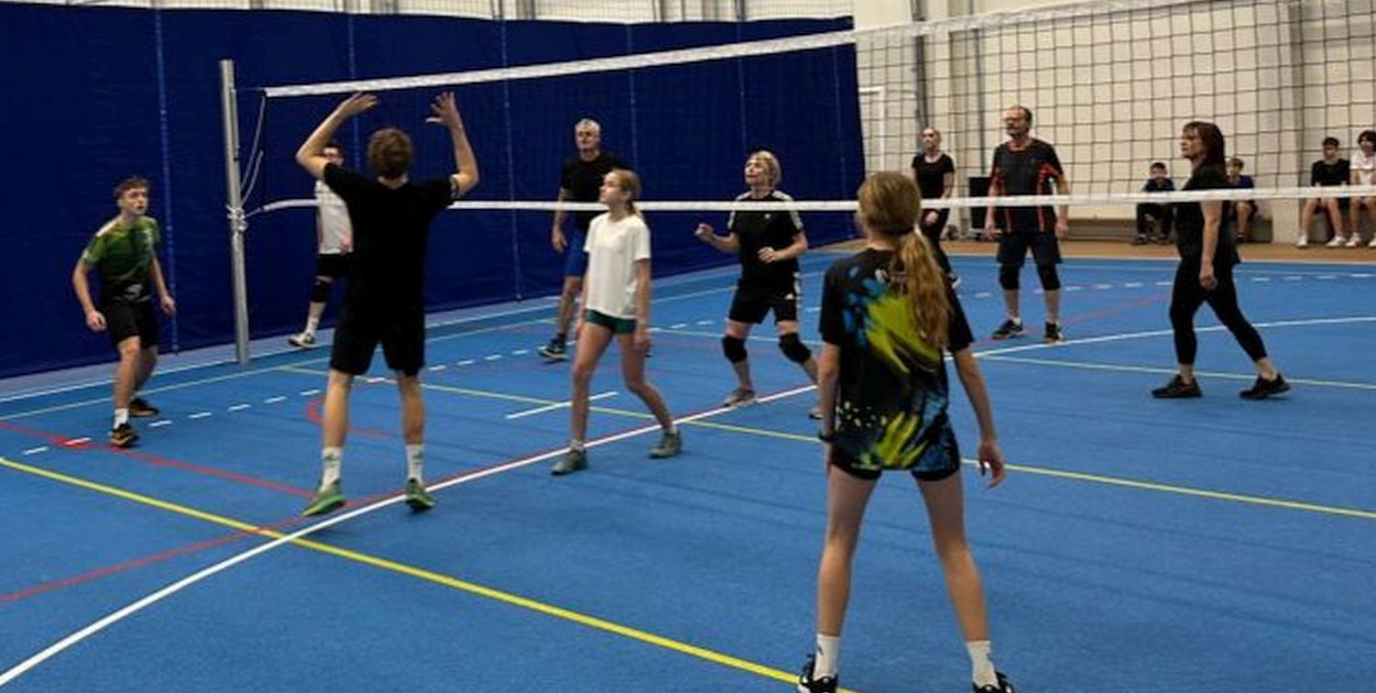 Mieszkańcy miasta Kalety mogą bezpłatnie korzystać z hali sportowej. Fot. UM Kalety