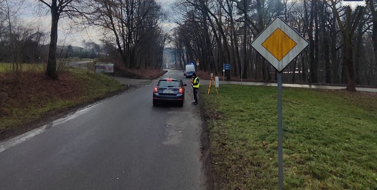 Wypadek miał miejsce na skrzyżowaniu ulic Sadowej i Wiejskiej w Kamieńcu. Fot. Archiwum policji