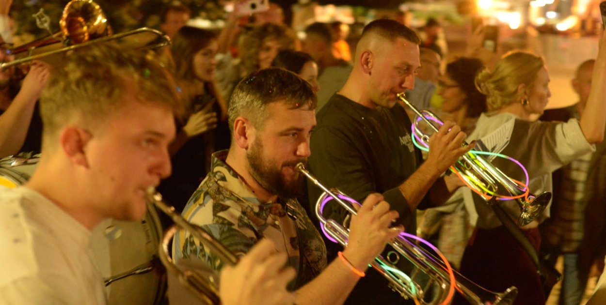 Silesian Brass Quartet znany jest z plenerowych koncertów, np. na Gwarkach. Fot. Jarosław Myśliwski