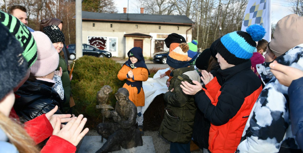 Odsłonięcie figury Gwarka w Sowicach. Fot. Agnieszka Reczkin