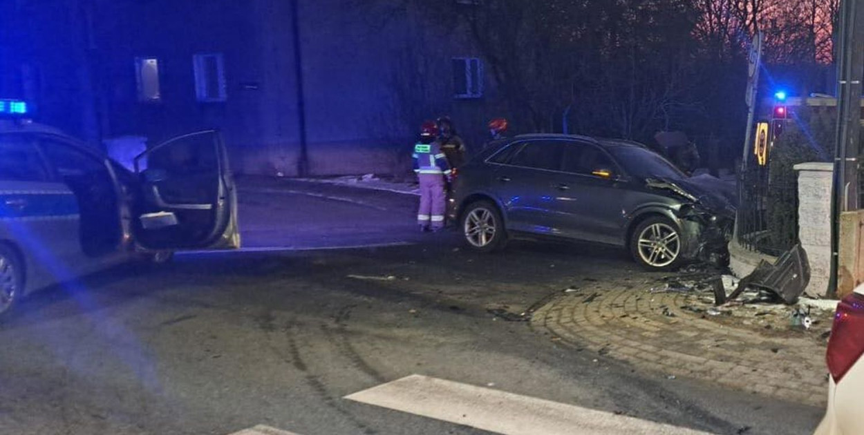 Zasnął za kierownicą, wjechał w pijaną, alkohol i perfumy. Kronika