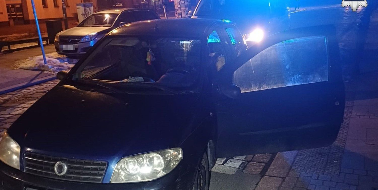 Akcja na rynku w Tarnowskich Górach. Kierowca rzucił się do ucieczki